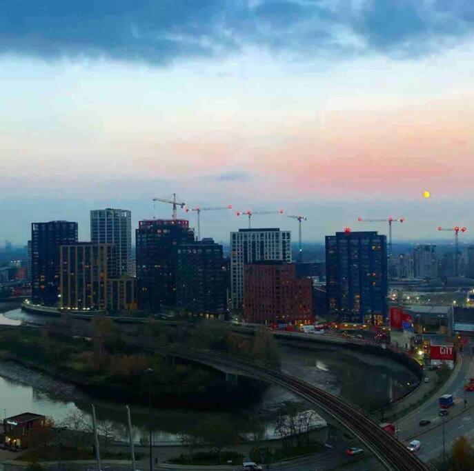 London Skylineviews 2 Bed 2 Bath Flat Near Canary Wharf, O2 & Excel Exterior photo